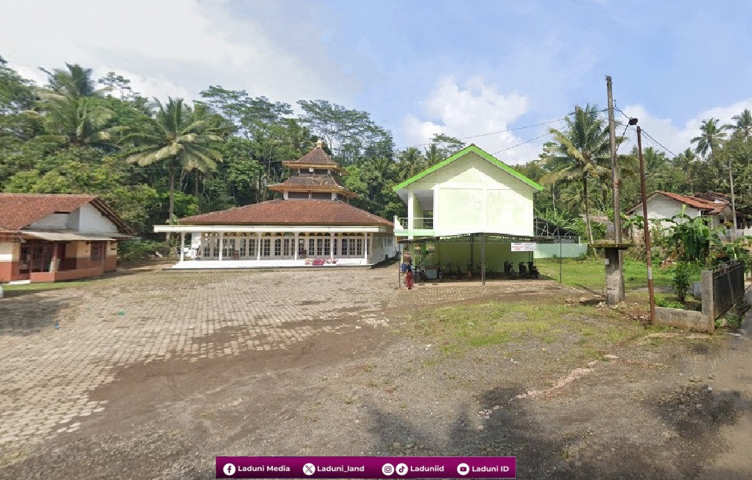 Ziarah di Makam KH. Muhammad Nuh, Muasis Pesantren Darul Hikmah Banyumas