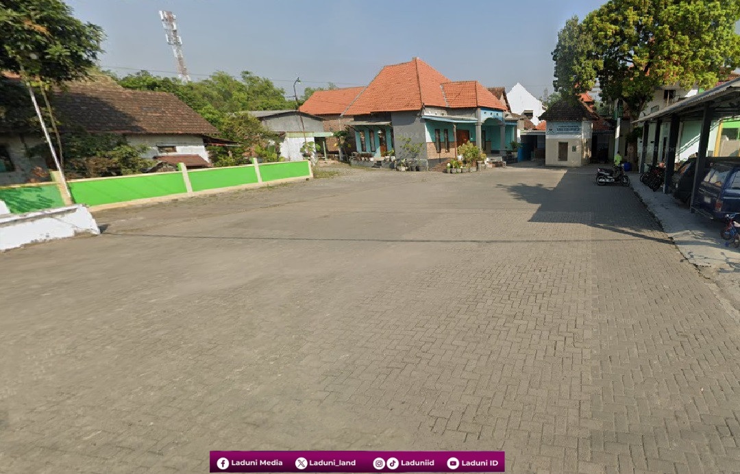 Ziarah di Makam KH. Sahlan Thalib, Pendiri Pesantren Bahrul Ulum Sahlaniyah Krian, Sidoarjo