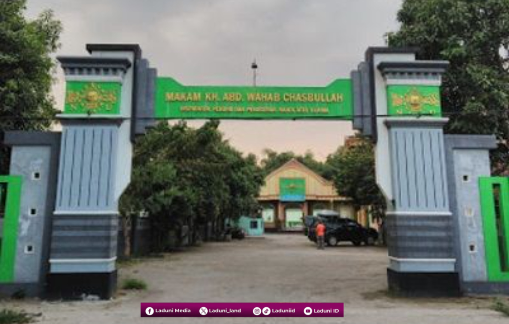 Wisata Ziarah dan Berdoa di Makam KH. Abdul Wahab Chasbullah Jombang