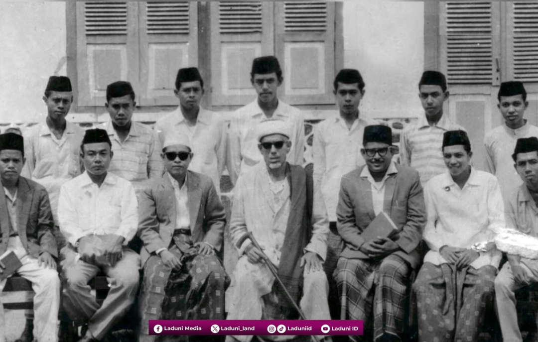 Tahun 1937 M: Syair-Syair Habib Idrus bin Salim Al-Jufri (Guru Tua) saat Menyambut Proklamasi Kemerdekaan RI