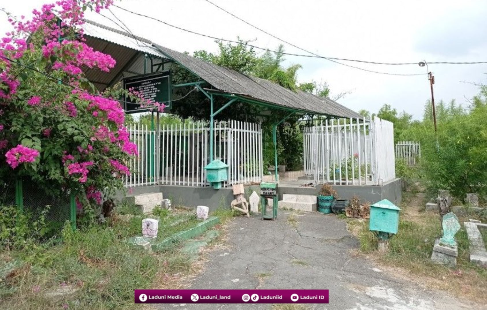 Ziarah Makam KH. Bisri Mustofa Pendiri Pesantren Raudlatuth Tholibin Rembang