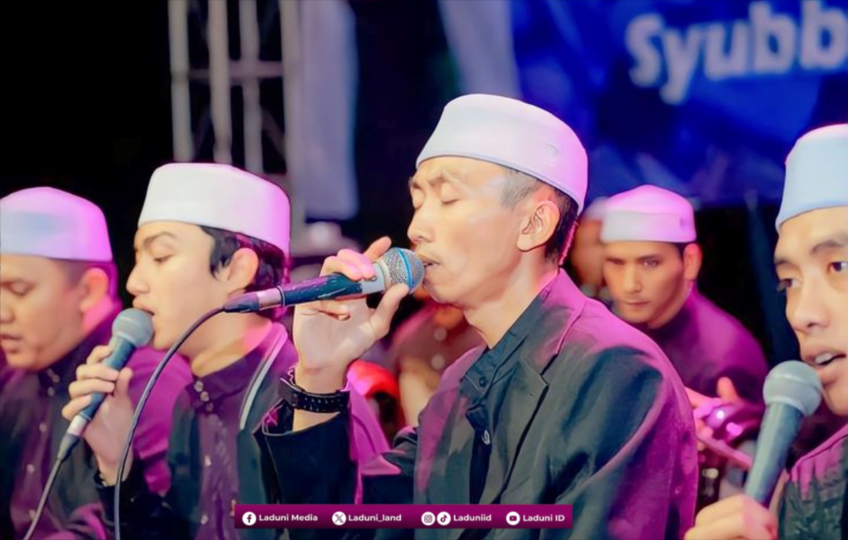 Hukum Bershalawat Disertai Niat Pamer Suara